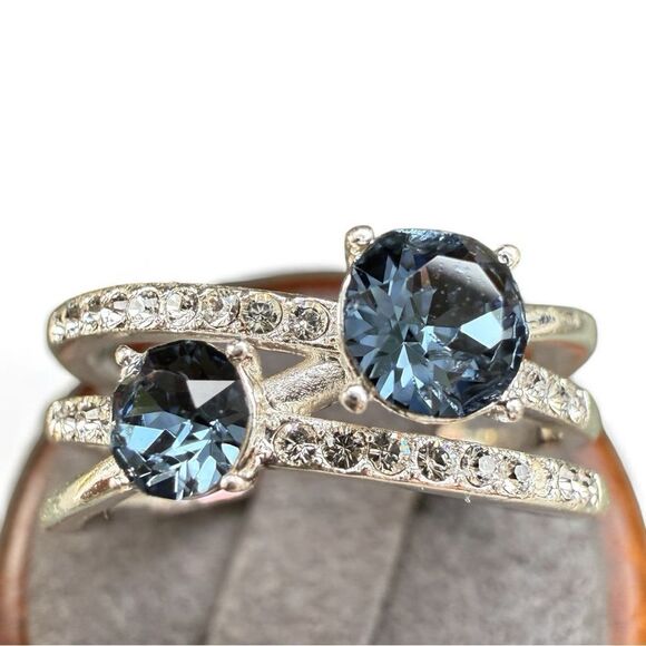 Adjustable Silver Tone Ring Double Blue Stones Rhinestone Bands Size 9.5 - Picture 1 of 17